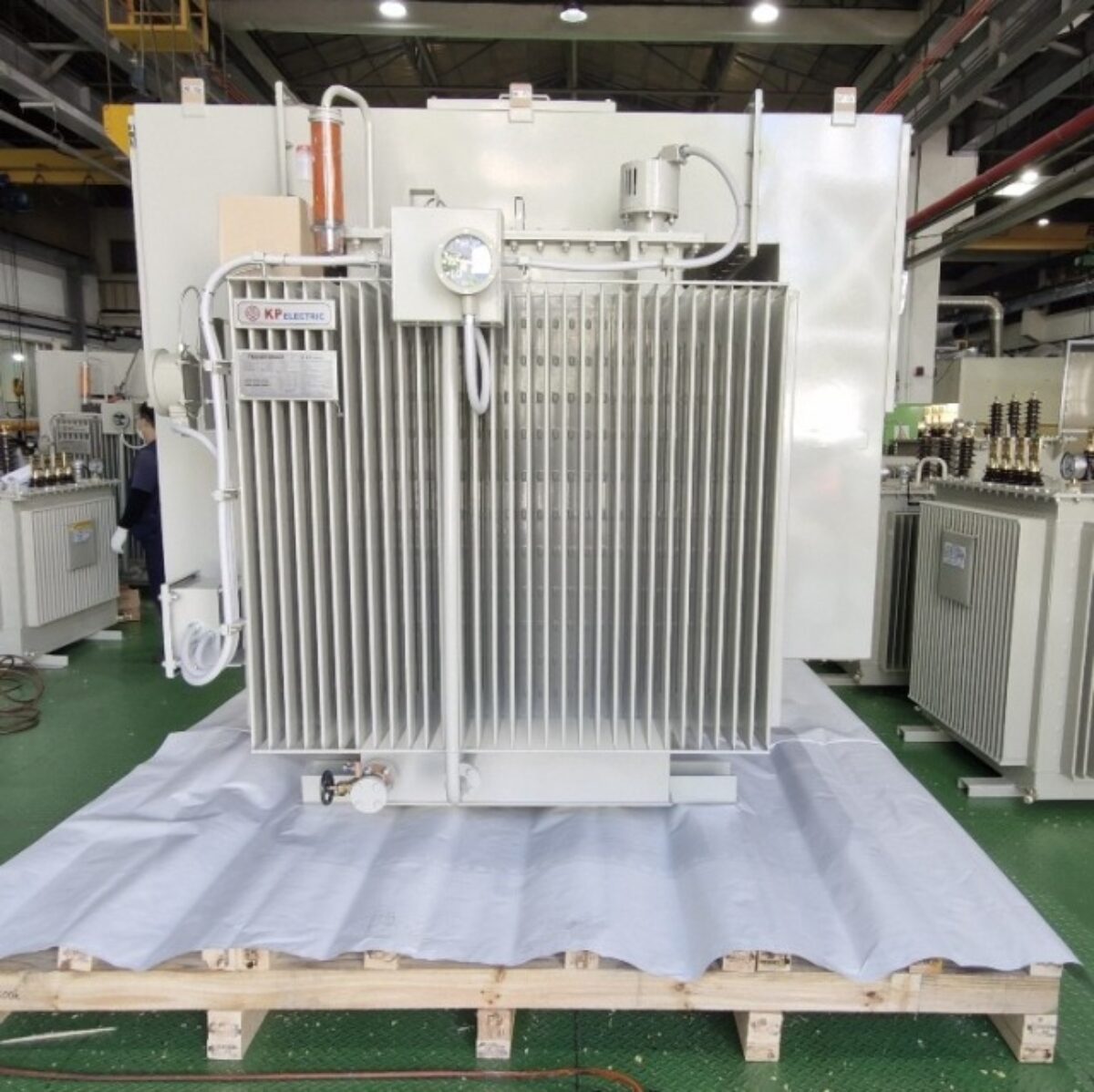 太陽光) 2400kVA 6.6kV/550V Huawei製PCS | アジア創研産業株式会社